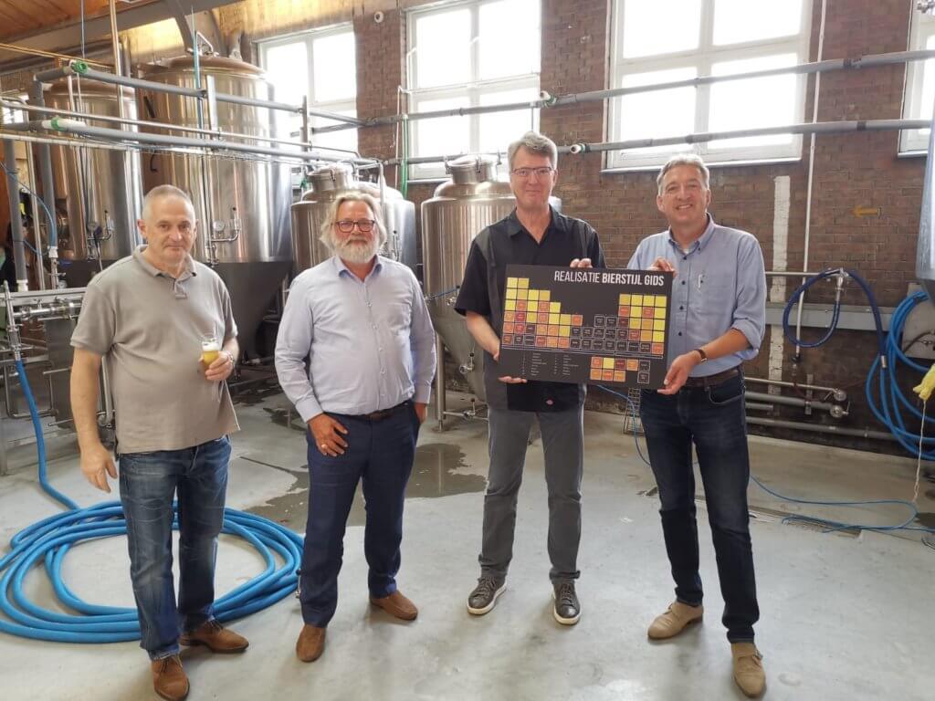 Derek Walsh En Birdy Publishing Krijgen Cheque Voor Realisatie derek-walsh-en-birdy-publishing-krijgen-cheque-voor-realisatie